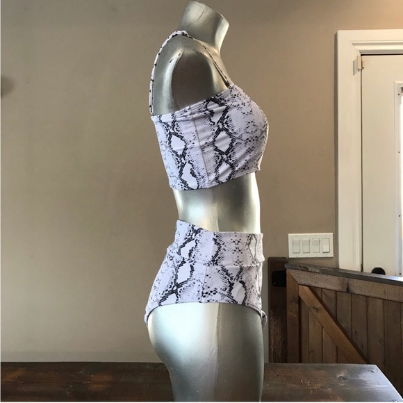 4 For 25$ Animal Print Swimsuit Bikini Set. Size Medium - Picture 6 of 9